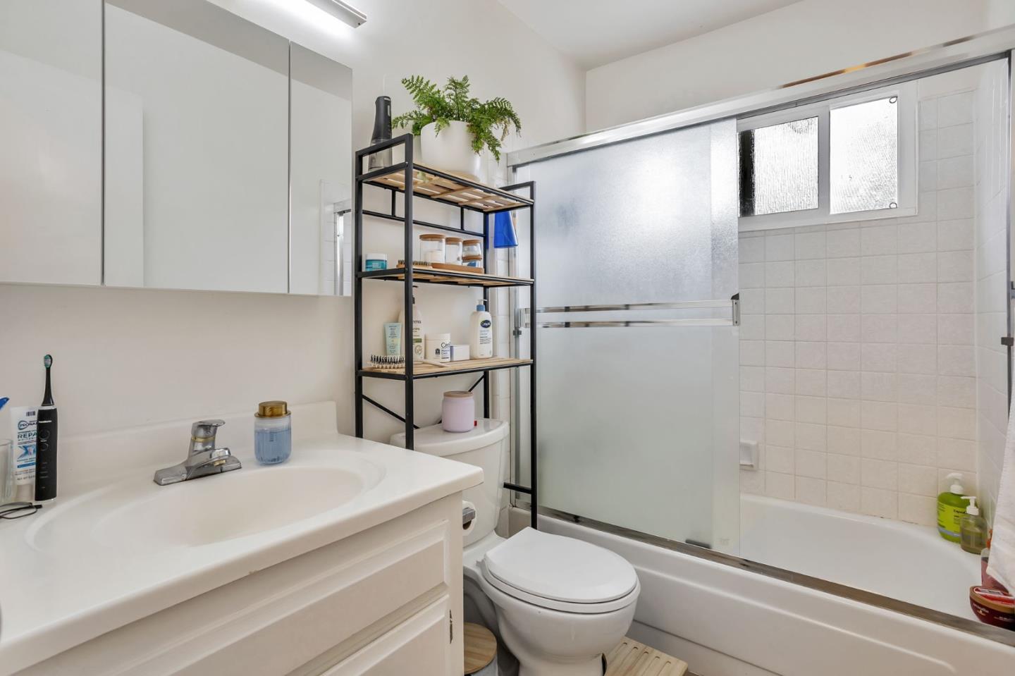 Detail Gallery Image 10 of 39 For 10357 Greenwood Ct, Cupertino,  CA 95014 - – Beds | – Baths