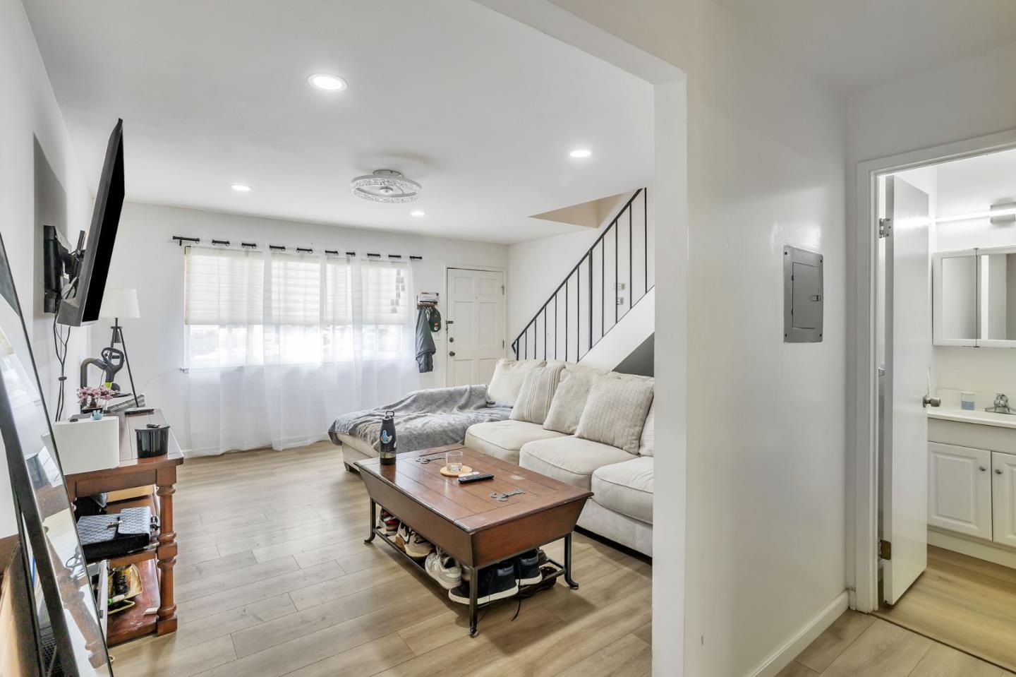 Detail Gallery Image 4 of 39 For 10357 Greenwood Ct, Cupertino,  CA 95014 - – Beds | – Baths