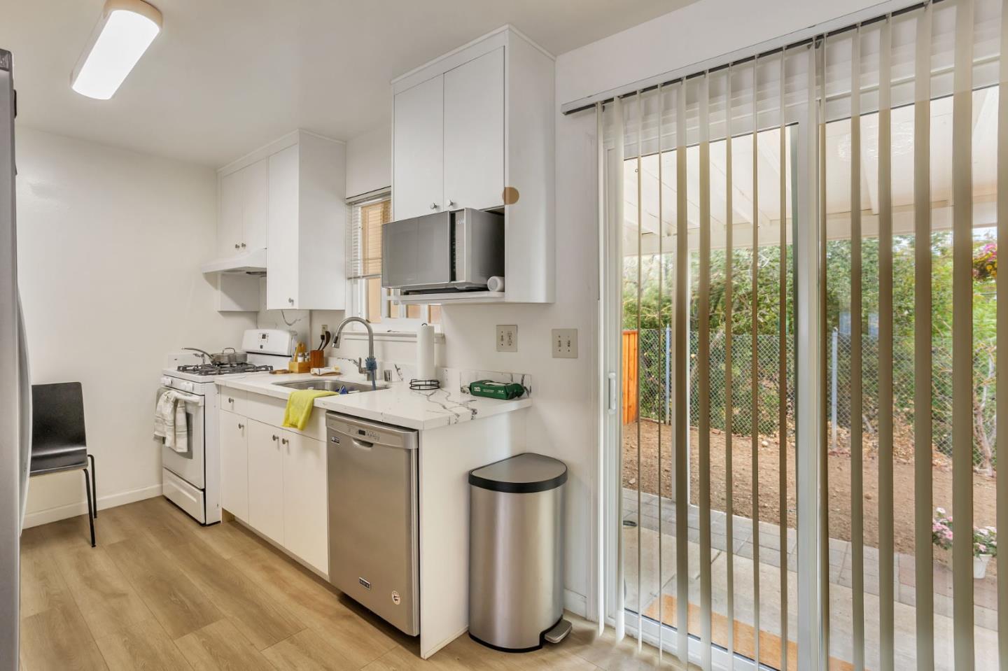 Detail Gallery Image 5 of 39 For 10357 Greenwood Ct, Cupertino,  CA 95014 - – Beds | – Baths