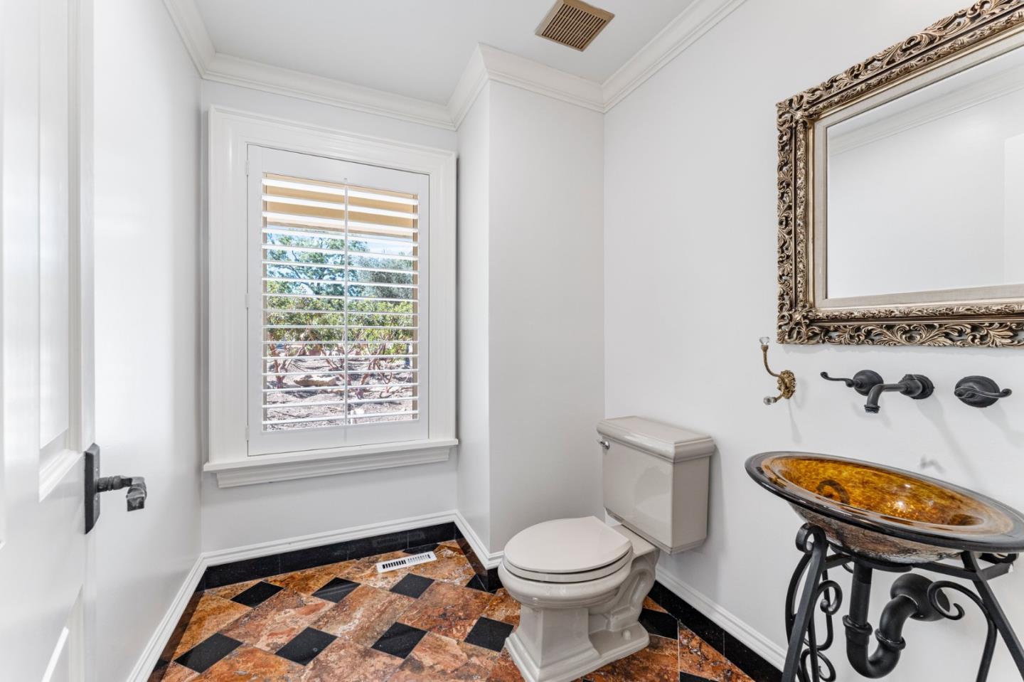 Detail Gallery Image 11 of 86 For 1080 Finley Rd, Danville,  CA 94506 - 6 Beds | 4/3 Baths