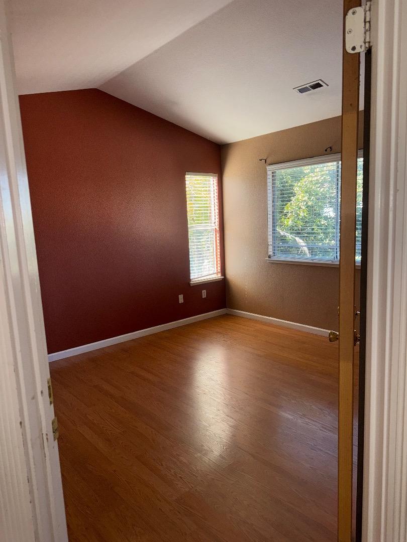 Detail Gallery Image 6 of 7 For 1823 Broadway Dr, Salinas,  CA 93906 - 4 Beds | 2/1 Baths