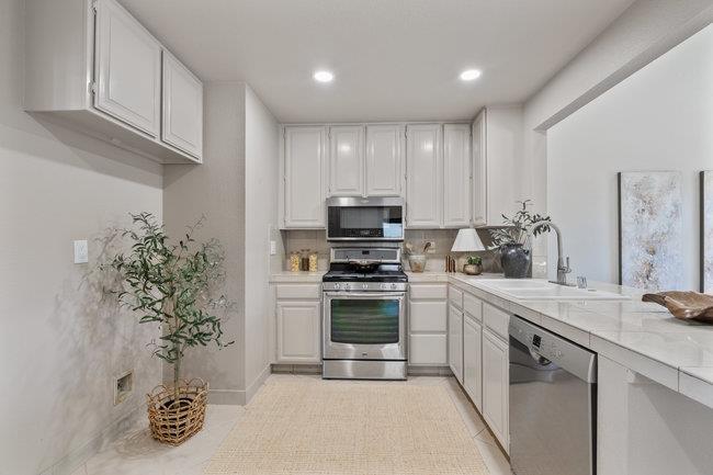 Detail Gallery Image 10 of 25 For 1231 Lerma Ln, Gilroy,  CA 95020 - 3 Beds | 2/1 Baths