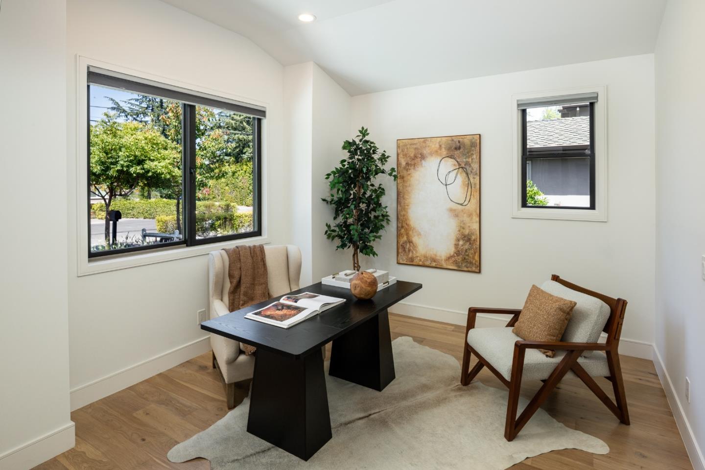 Detail Gallery Image 11 of 28 For 941 Seena Ave, Los Altos,  CA 94024 - 5 Beds | 3/1 Baths
