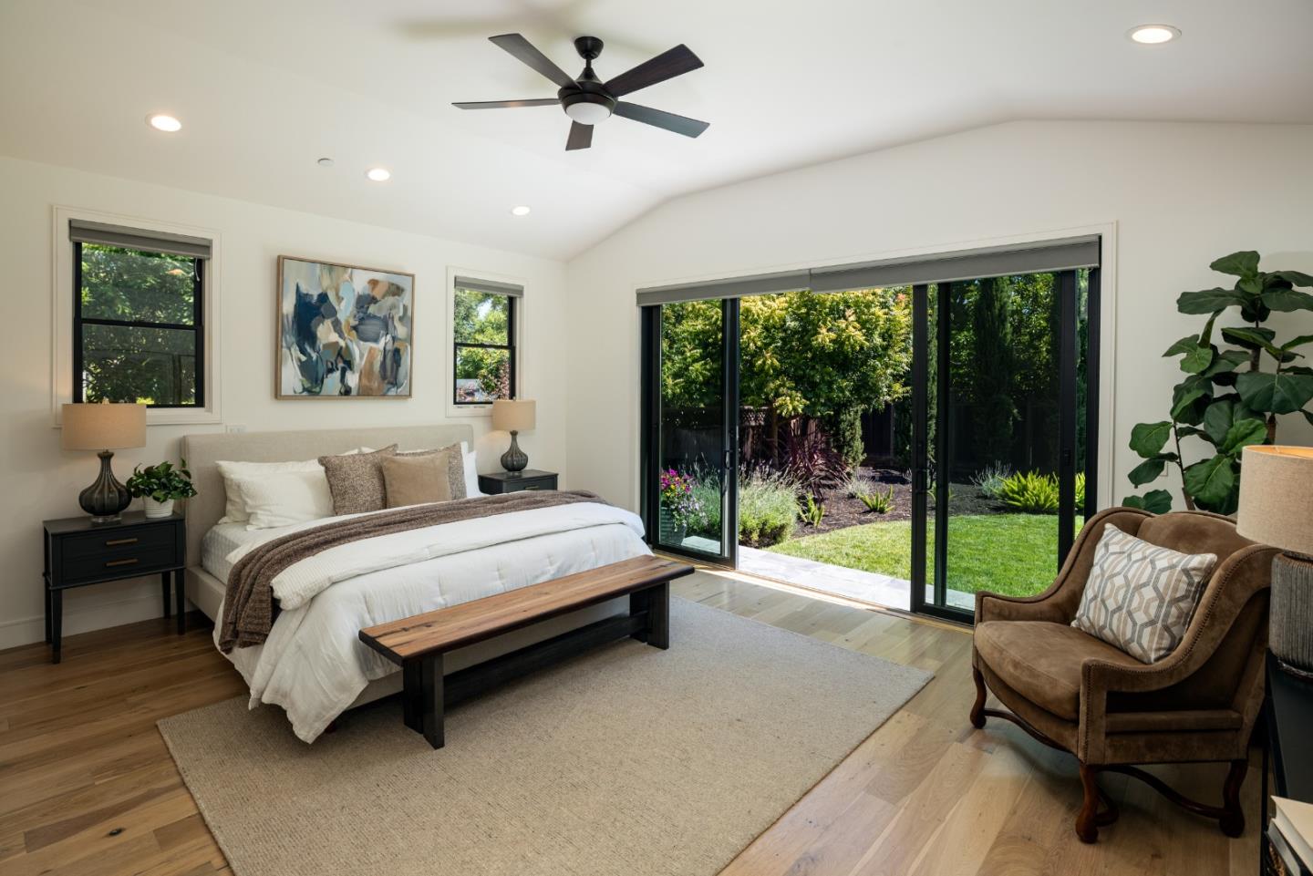 Detail Gallery Image 16 of 28 For 941 Seena Ave, Los Altos,  CA 94024 - 5 Beds | 3/1 Baths