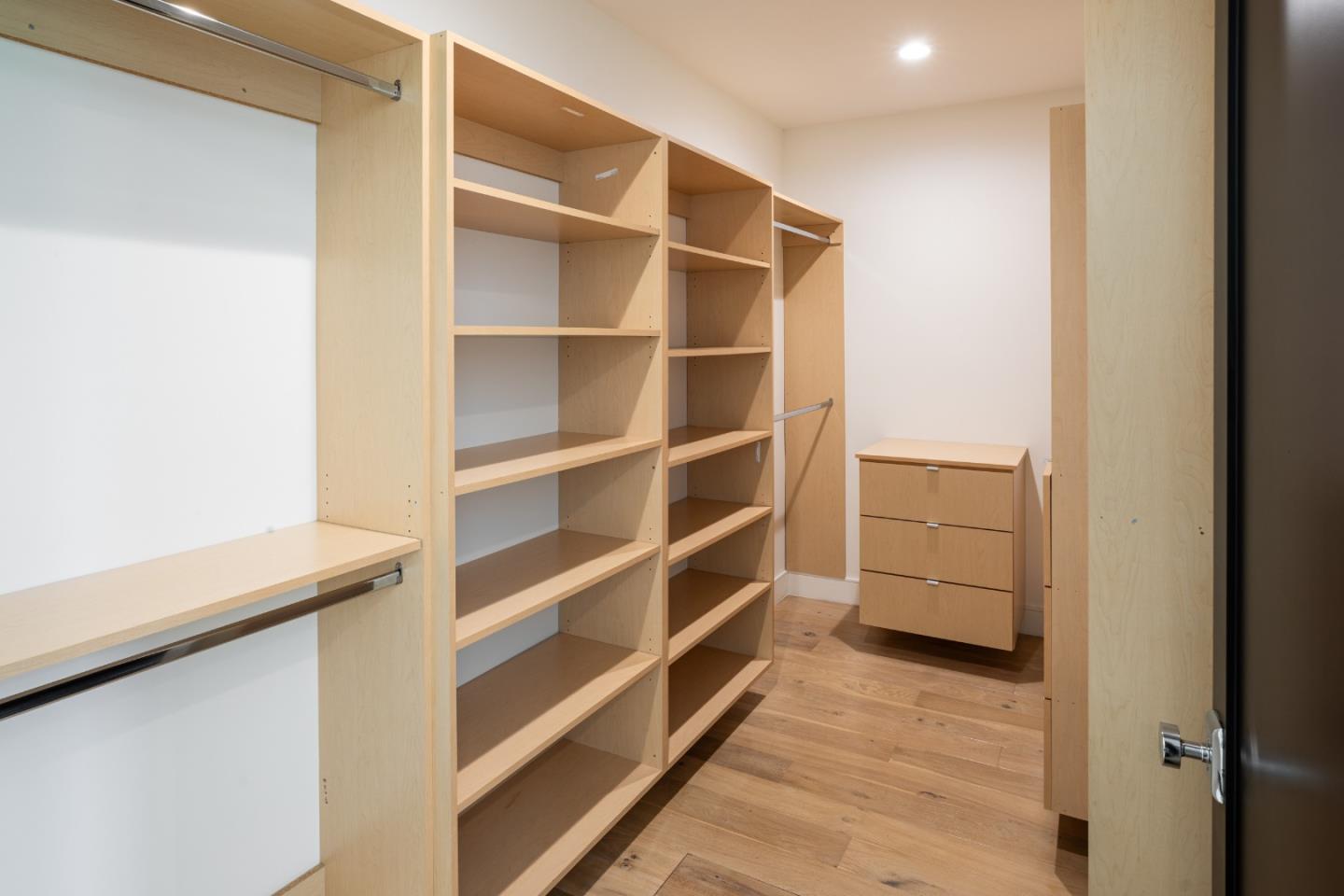 Detail Gallery Image 18 of 28 For 941 Seena Ave, Los Altos,  CA 94024 - 5 Beds | 3/1 Baths