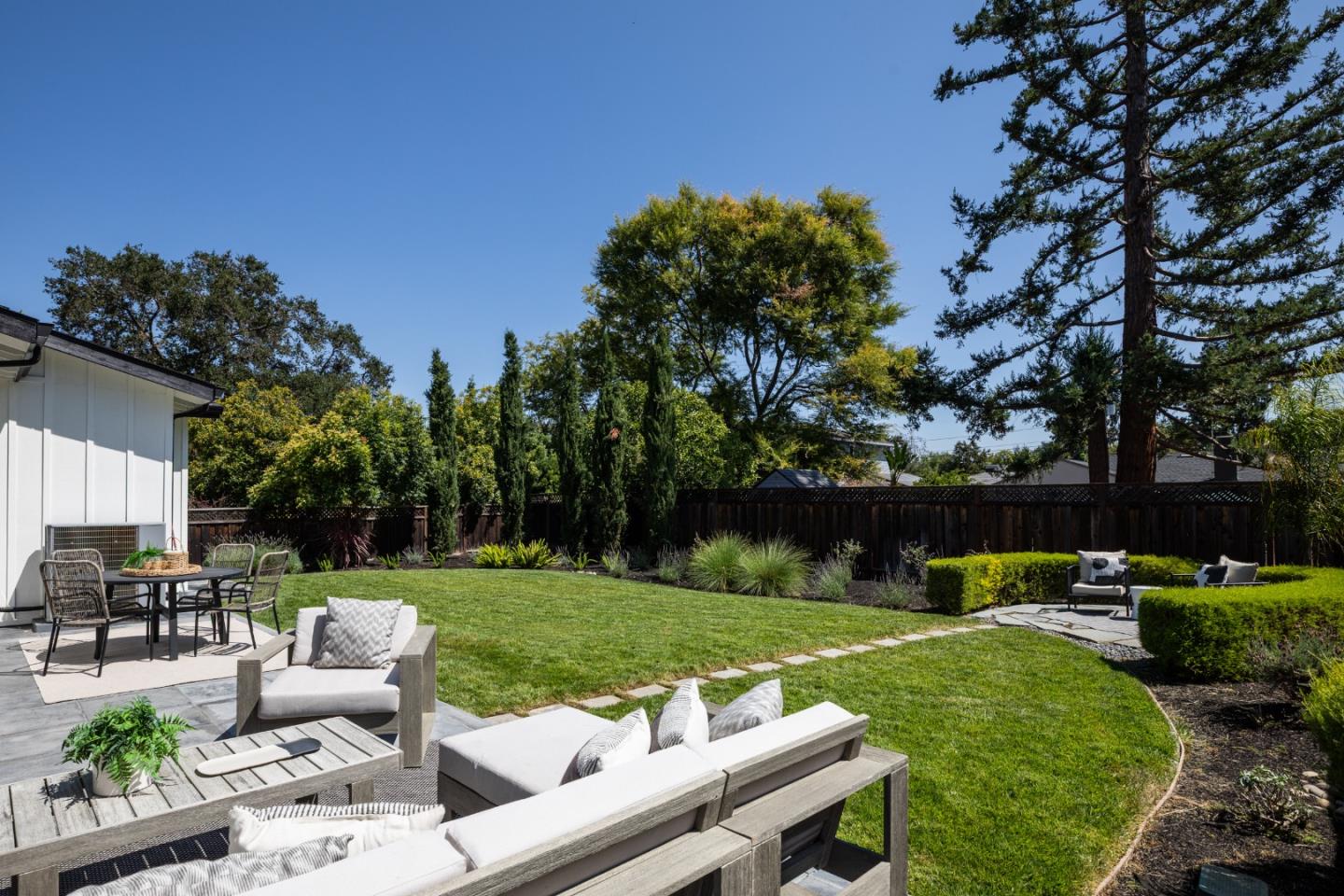 Detail Gallery Image 23 of 28 For 941 Seena Ave, Los Altos,  CA 94024 - 5 Beds | 3/1 Baths