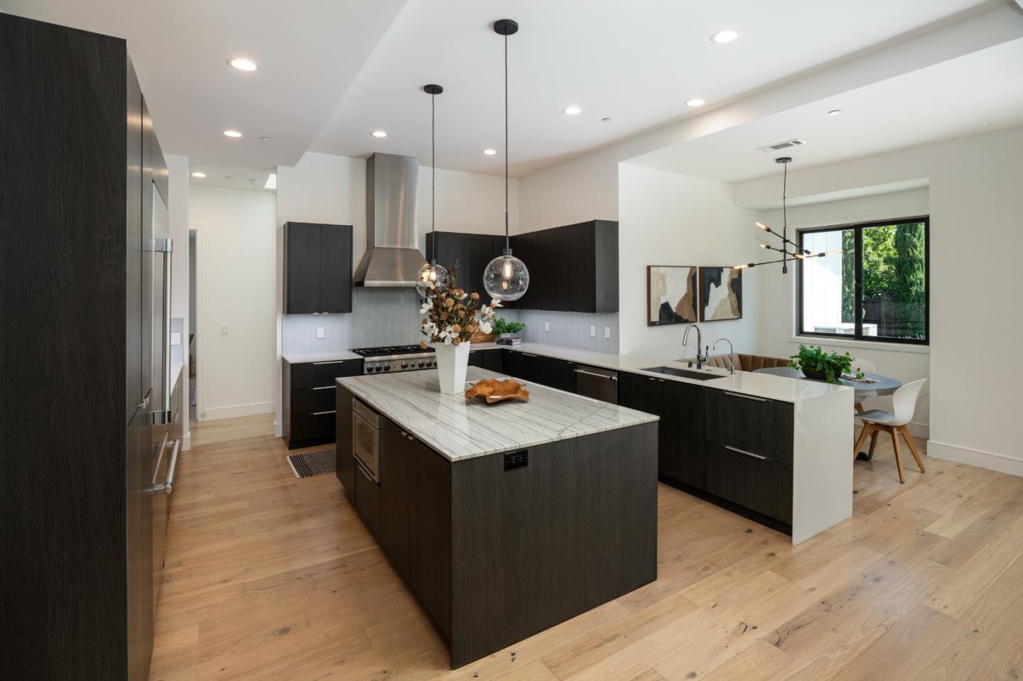 Detail Gallery Image 7 of 28 For 941 Seena Ave, Los Altos,  CA 94024 - 5 Beds | 3/1 Baths