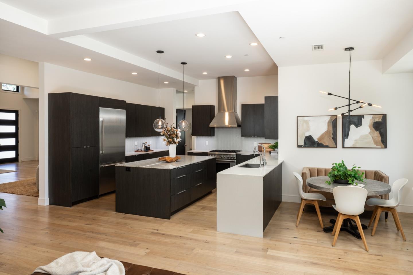 Detail Gallery Image 8 of 28 For 941 Seena Ave, Los Altos,  CA 94024 - 5 Beds | 3/1 Baths