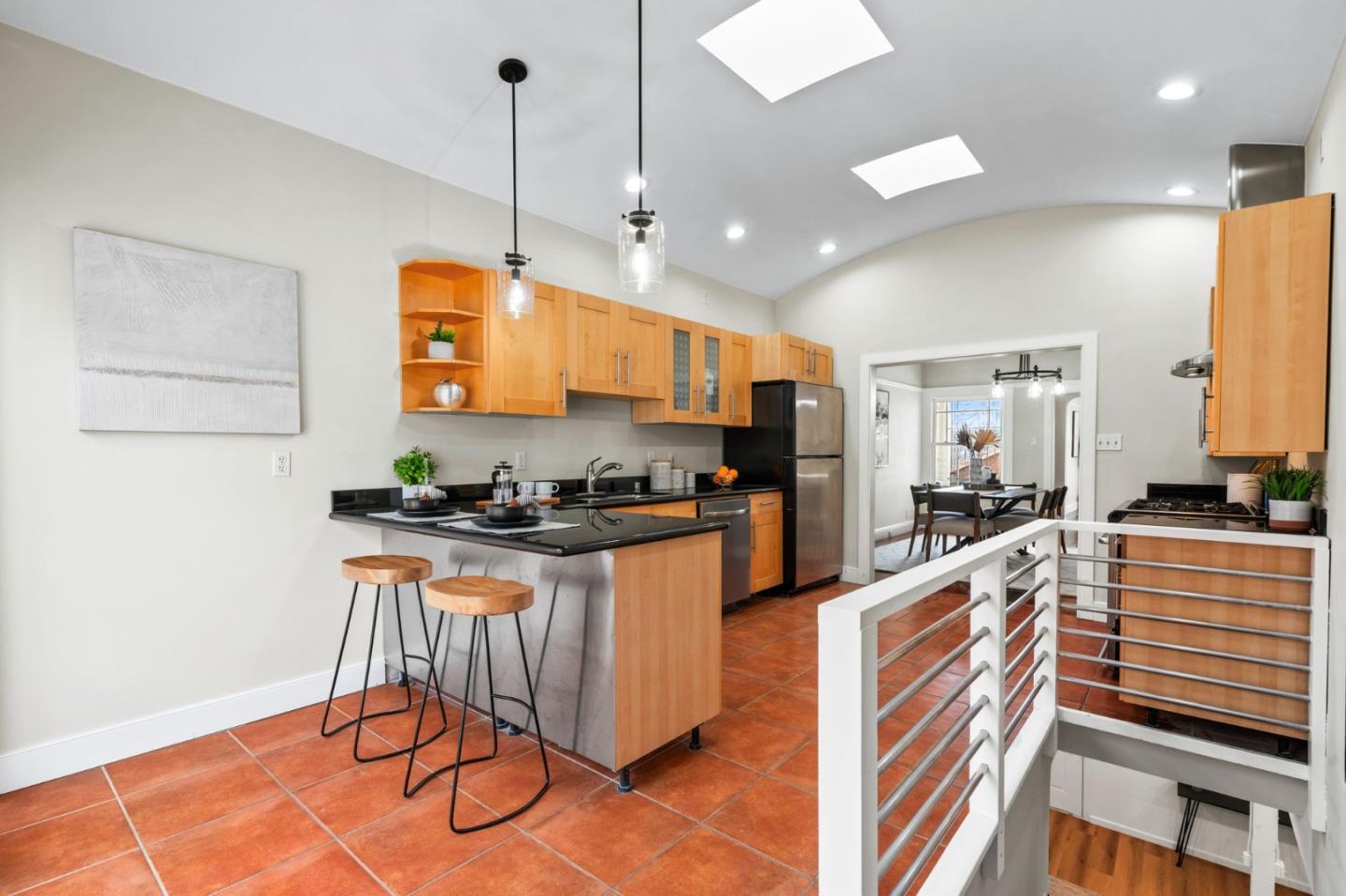 Detail Gallery Image 11 of 33 For 207 Edinburgh St, San Francisco,  CA 94112 - 2 Beds | 1 Baths