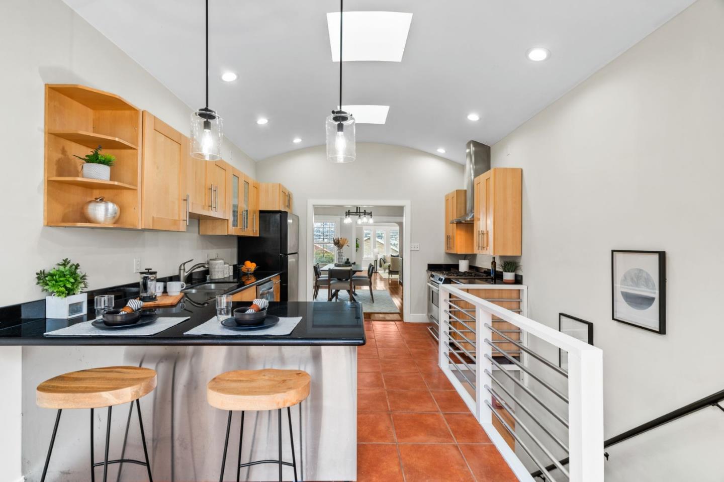 Detail Gallery Image 12 of 33 For 207 Edinburgh St, San Francisco,  CA 94112 - 2 Beds | 1 Baths