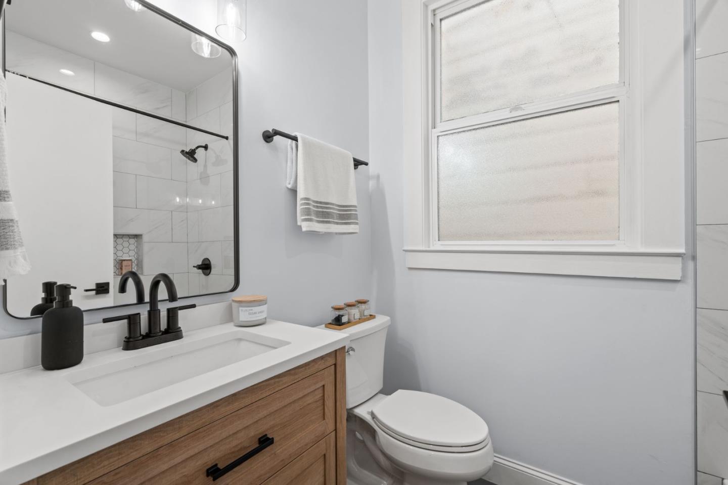 Detail Gallery Image 15 of 33 For 207 Edinburgh St, San Francisco,  CA 94112 - 2 Beds | 1 Baths