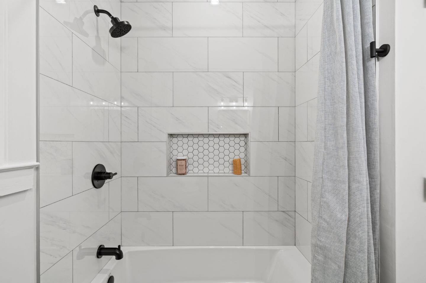 Detail Gallery Image 16 of 33 For 207 Edinburgh St, San Francisco,  CA 94112 - 2 Beds | 1 Baths