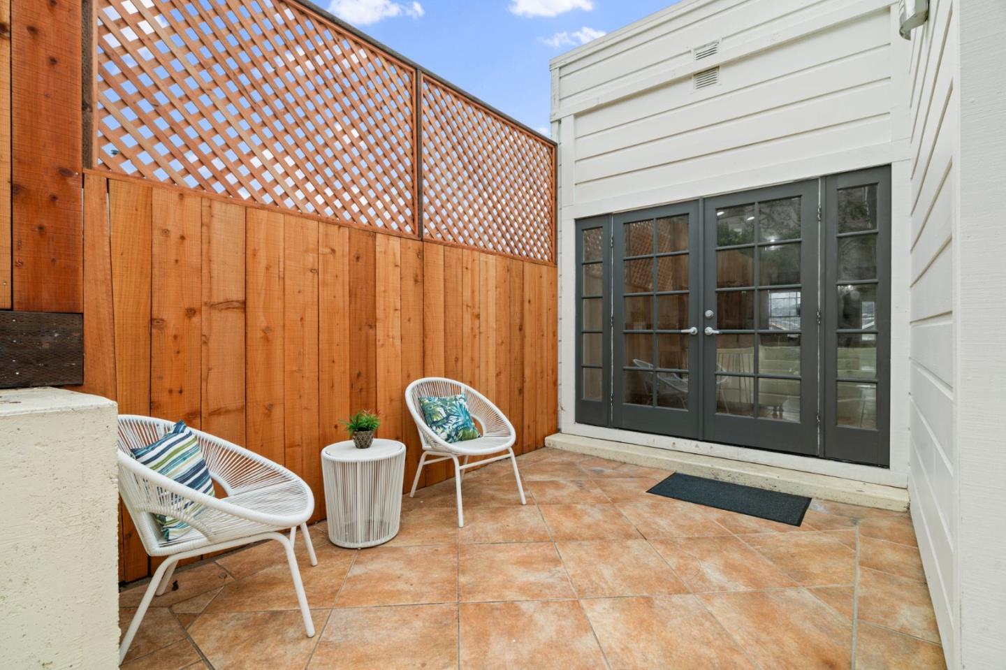 Detail Gallery Image 25 of 33 For 207 Edinburgh St, San Francisco,  CA 94112 - 2 Beds | 1 Baths