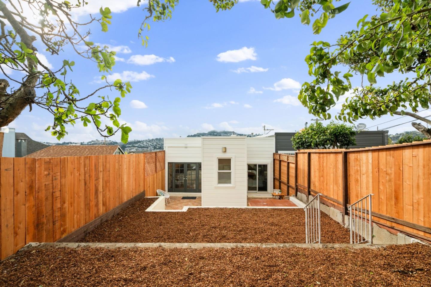 Detail Gallery Image 29 of 33 For 207 Edinburgh St, San Francisco,  CA 94112 - 2 Beds | 1 Baths