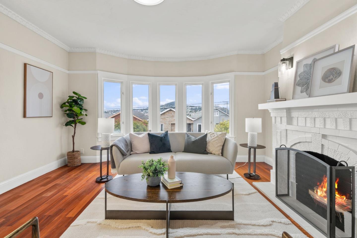 Detail Gallery Image 5 of 33 For 207 Edinburgh St, San Francisco,  CA 94112 - 2 Beds | 1 Baths