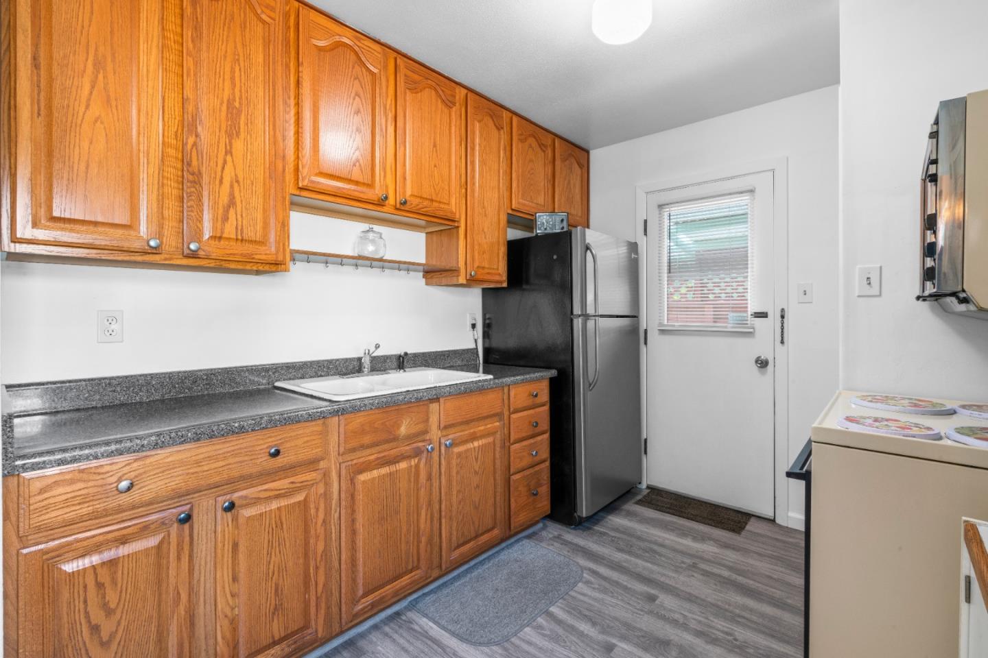 Detail Gallery Image 8 of 45 For 831 Byron Dr, South San Francisco,  CA 94080 - 4 Beds | 2 Baths