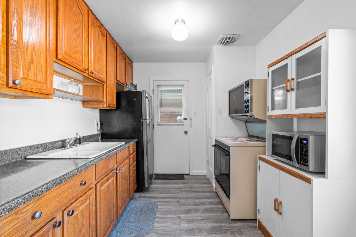 Detail Gallery Image 9 of 45 For 831 Byron Dr, South San Francisco,  CA 94080 - 4 Beds | 2 Baths