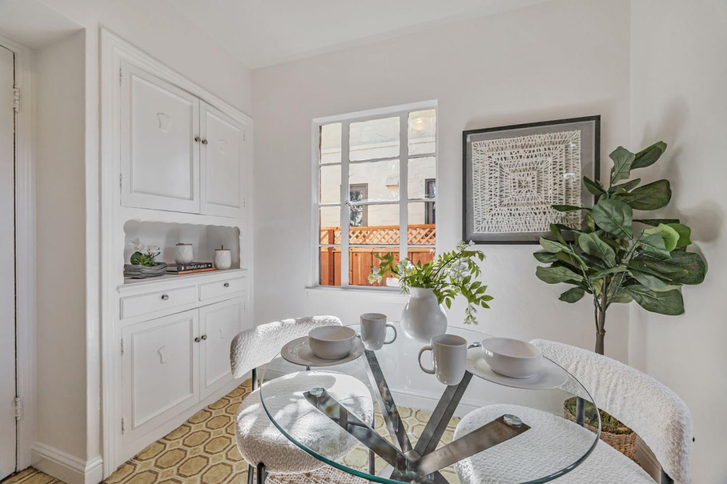 Detail Gallery Image 11 of 33 For 219 Dwight Rd, Burlingame,  CA 94010 - 2 Beds | 1 Baths