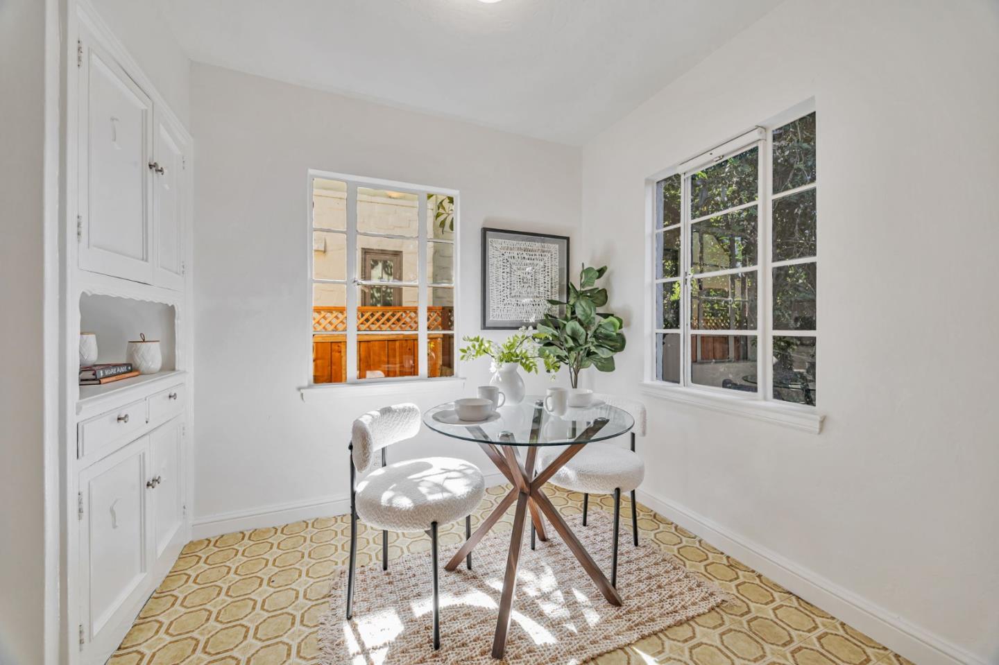 Detail Gallery Image 12 of 33 For 219 Dwight Rd, Burlingame,  CA 94010 - 2 Beds | 1 Baths
