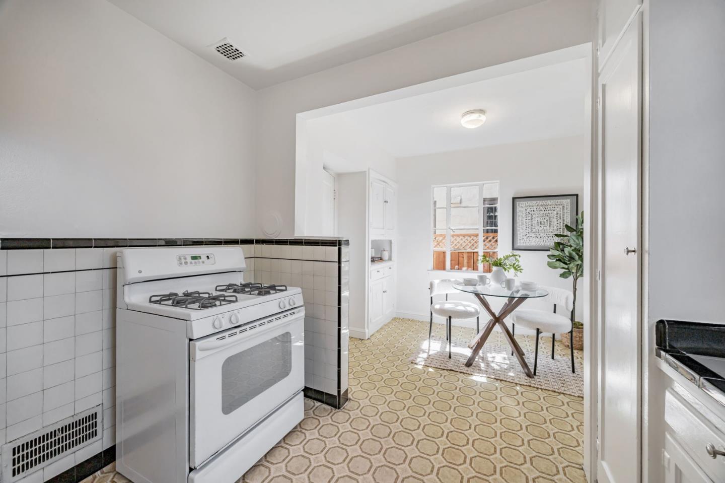 Detail Gallery Image 15 of 33 For 219 Dwight Rd, Burlingame,  CA 94010 - 2 Beds | 1 Baths