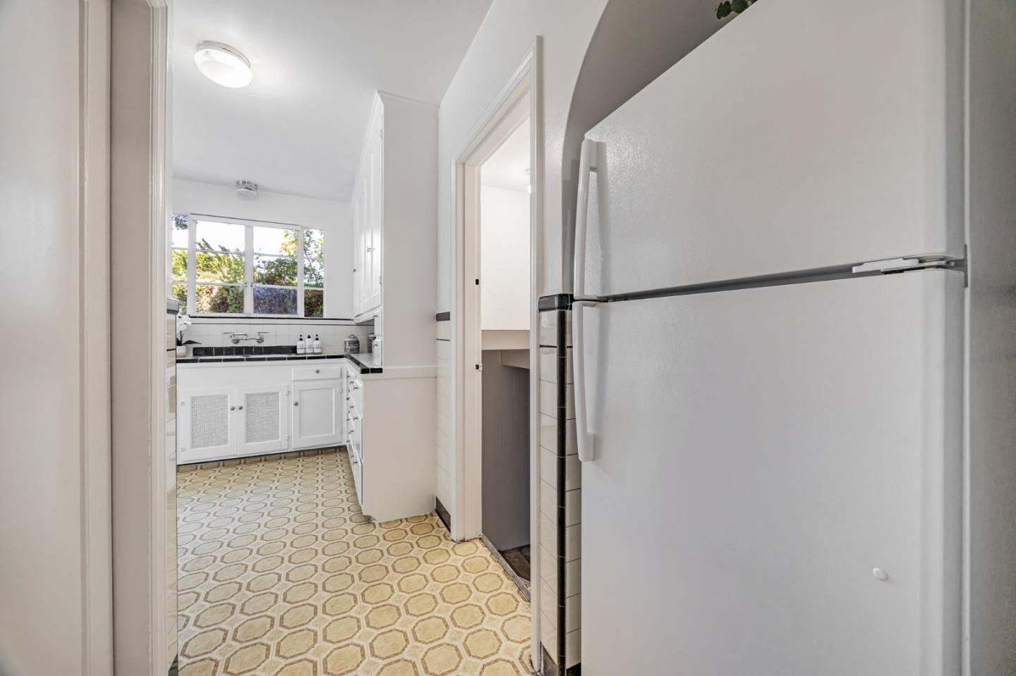 Detail Gallery Image 17 of 33 For 219 Dwight Rd, Burlingame,  CA 94010 - 2 Beds | 1 Baths