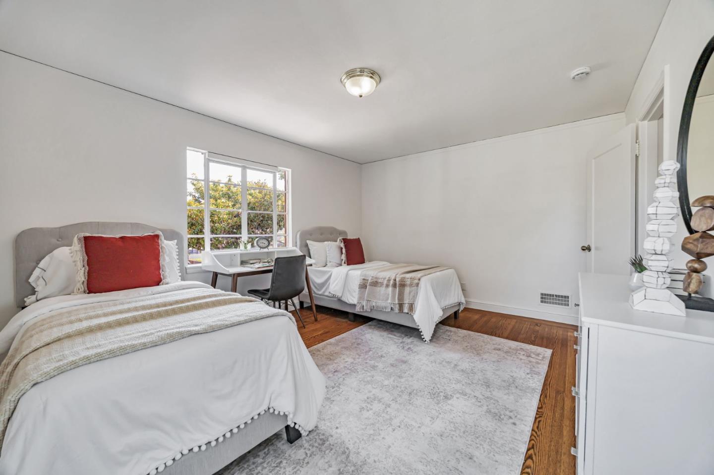 Detail Gallery Image 20 of 33 For 219 Dwight Rd, Burlingame,  CA 94010 - 2 Beds | 1 Baths