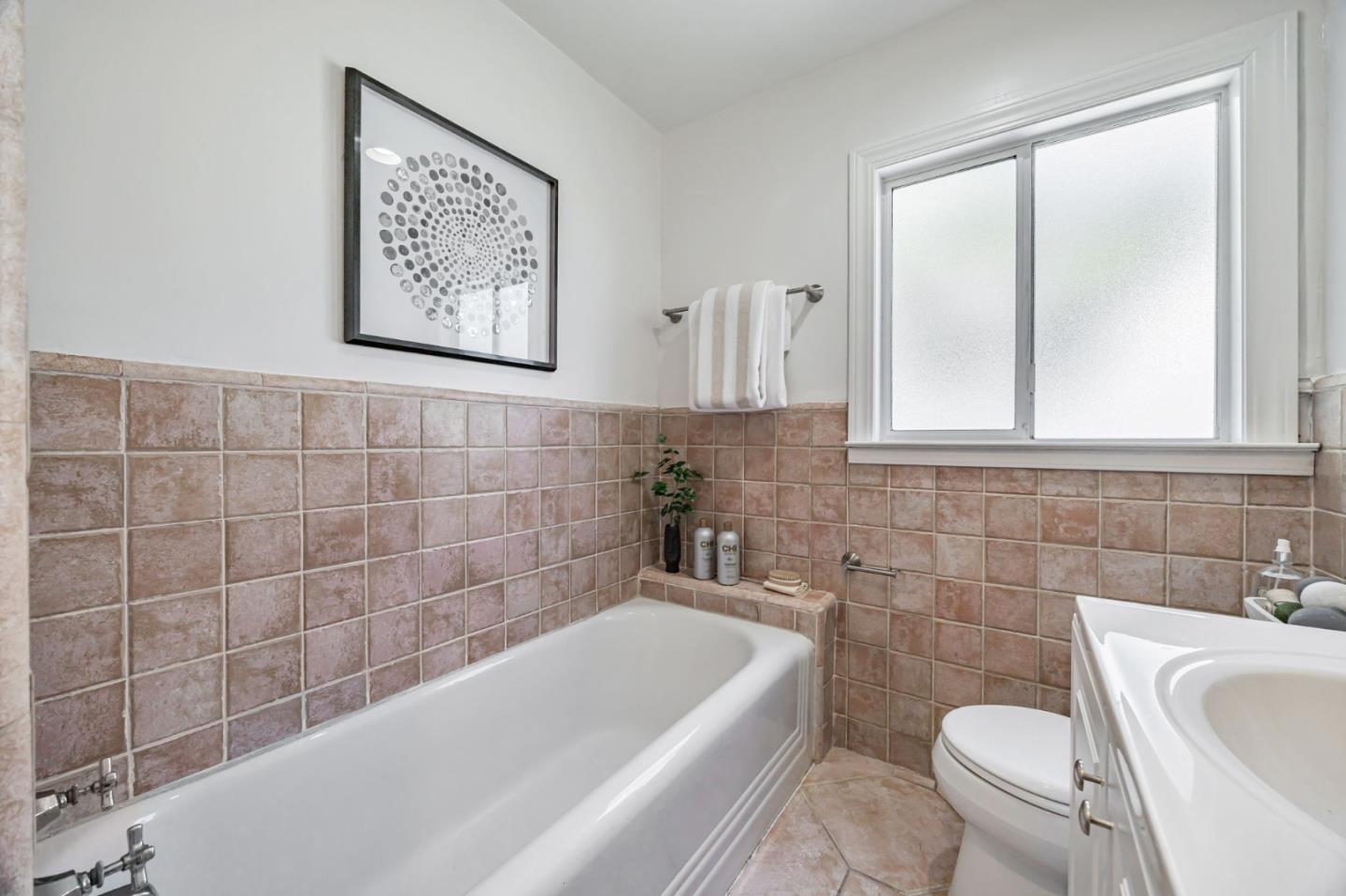 Detail Gallery Image 25 of 33 For 219 Dwight Rd, Burlingame,  CA 94010 - 2 Beds | 1 Baths