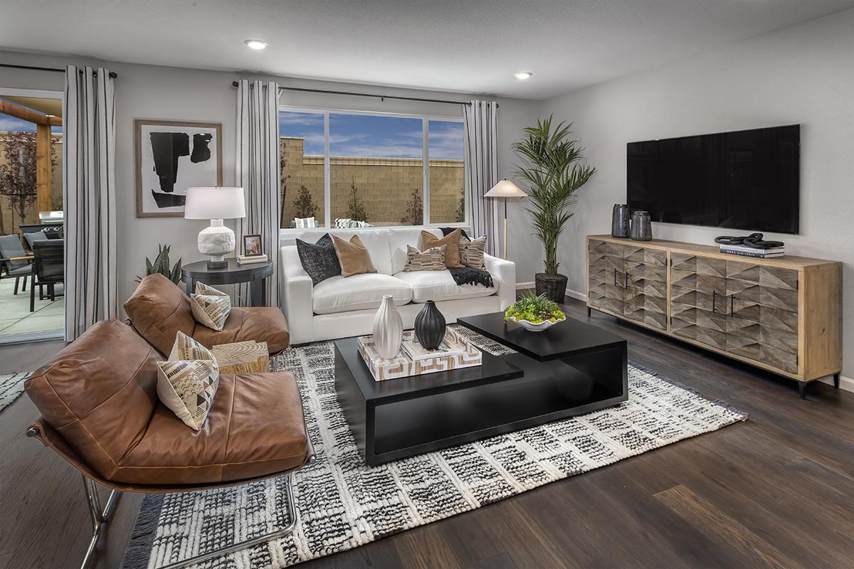 Detail Gallery Image 5 of 11 For 1920 Peony St, Hollister,  CA 95023 - 3 Beds | 2 Baths