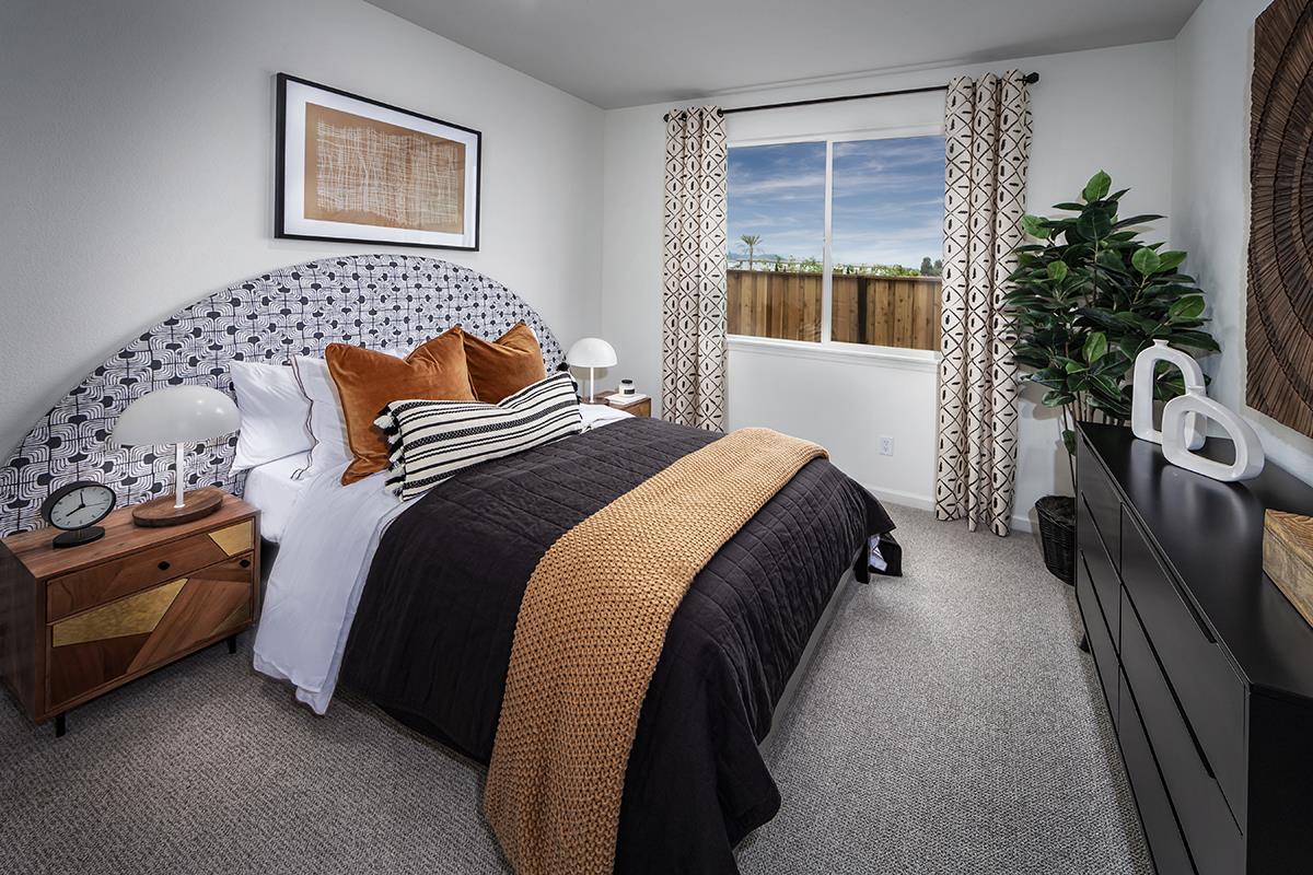 Detail Gallery Image 9 of 11 For 1920 Peony St, Hollister,  CA 95023 - 3 Beds | 2 Baths