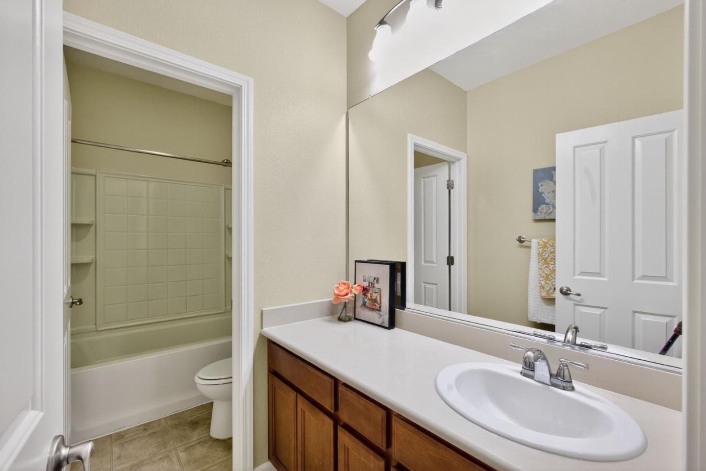 Detail Gallery Image 13 of 19 For 1455 Orgullo Ln, Manteca,  CA 95337 - 4 Beds | 3 Baths