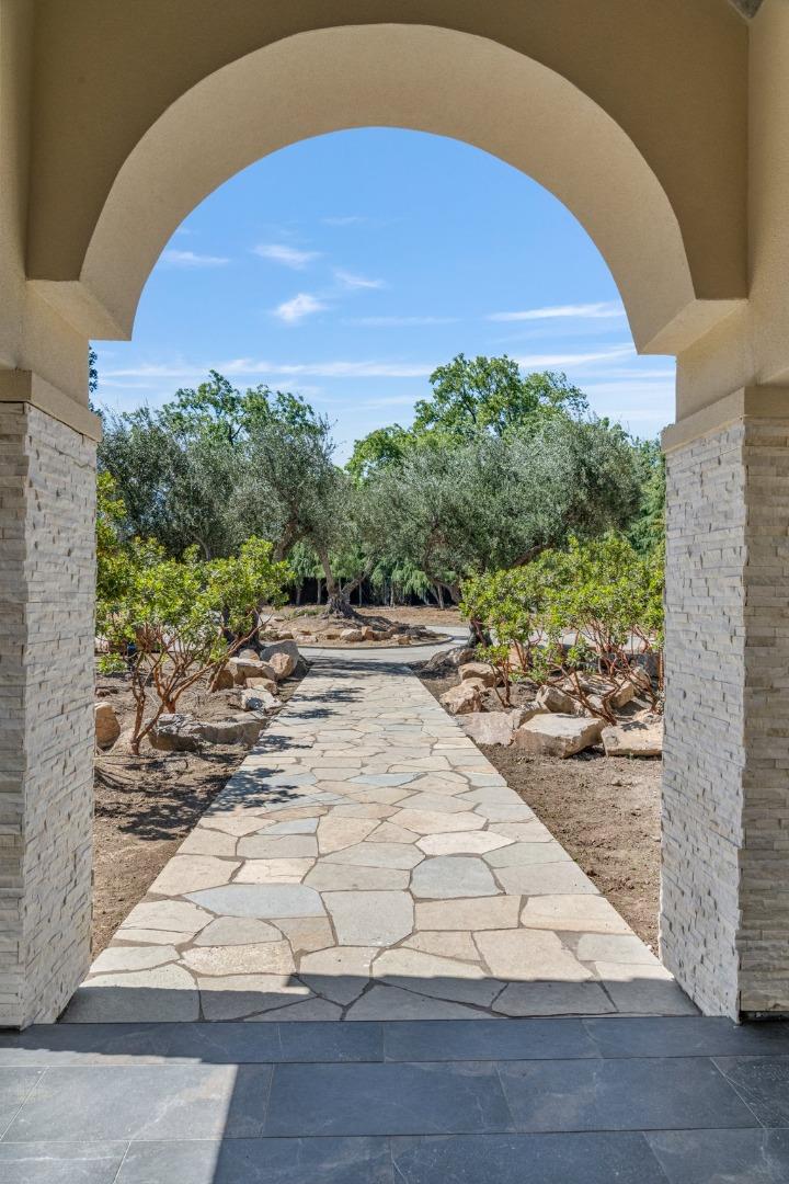 Detail Gallery Image 4 of 87 For 1080 Finley, Pleasanton,  CA 94588 - 6 Beds | 4/3 Baths