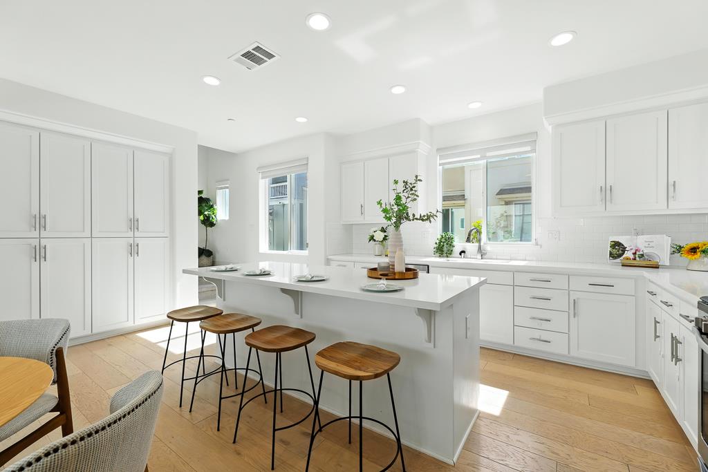 Detail Gallery Image 10 of 39 For 8536 Jetty Way, Newark,  CA 94560 - 3 Beds | 3/1 Baths