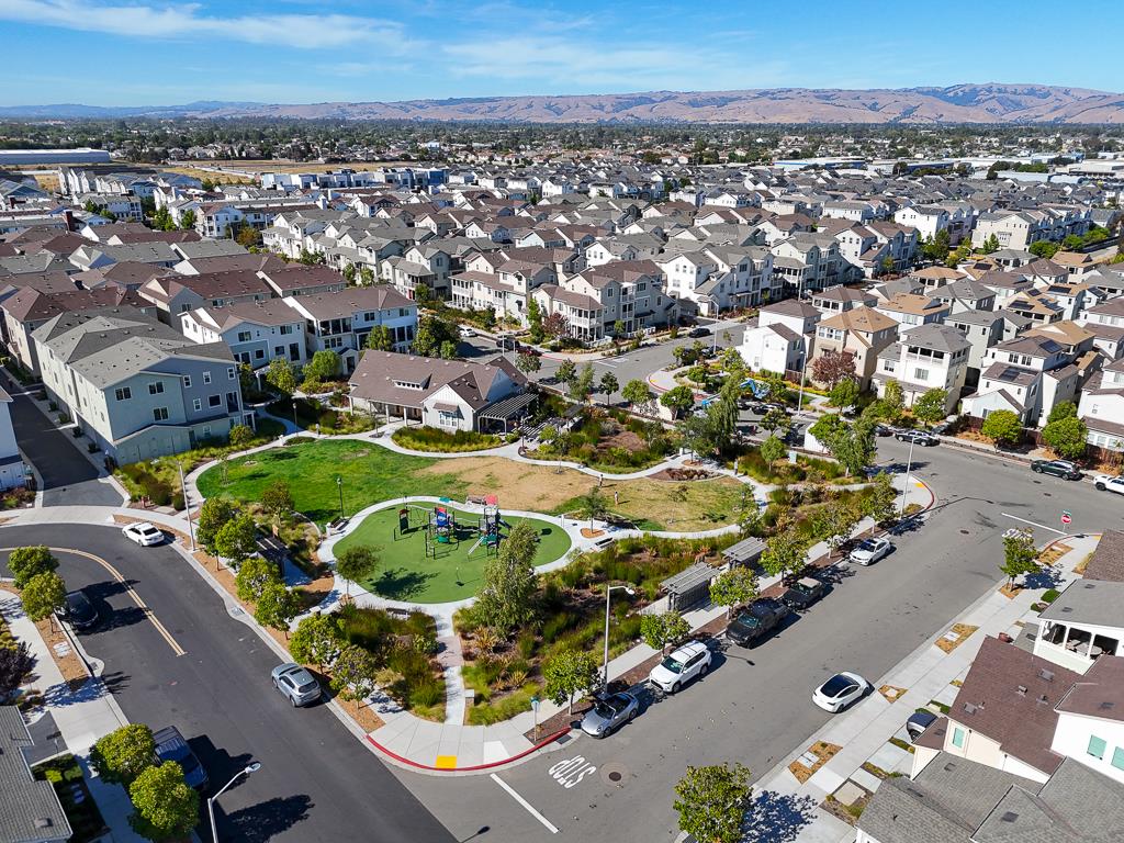 Detail Gallery Image 32 of 39 For 8536 Jetty Way, Newark,  CA 94560 - 3 Beds | 3/1 Baths