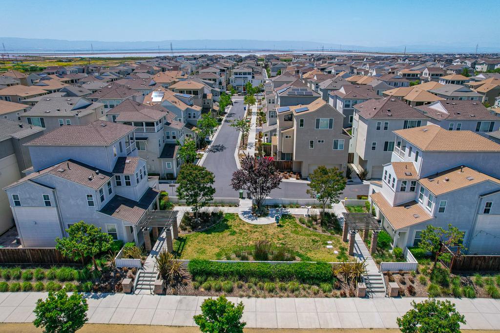 Detail Gallery Image 35 of 39 For 8536 Jetty Way, Newark,  CA 94560 - 3 Beds | 3/1 Baths