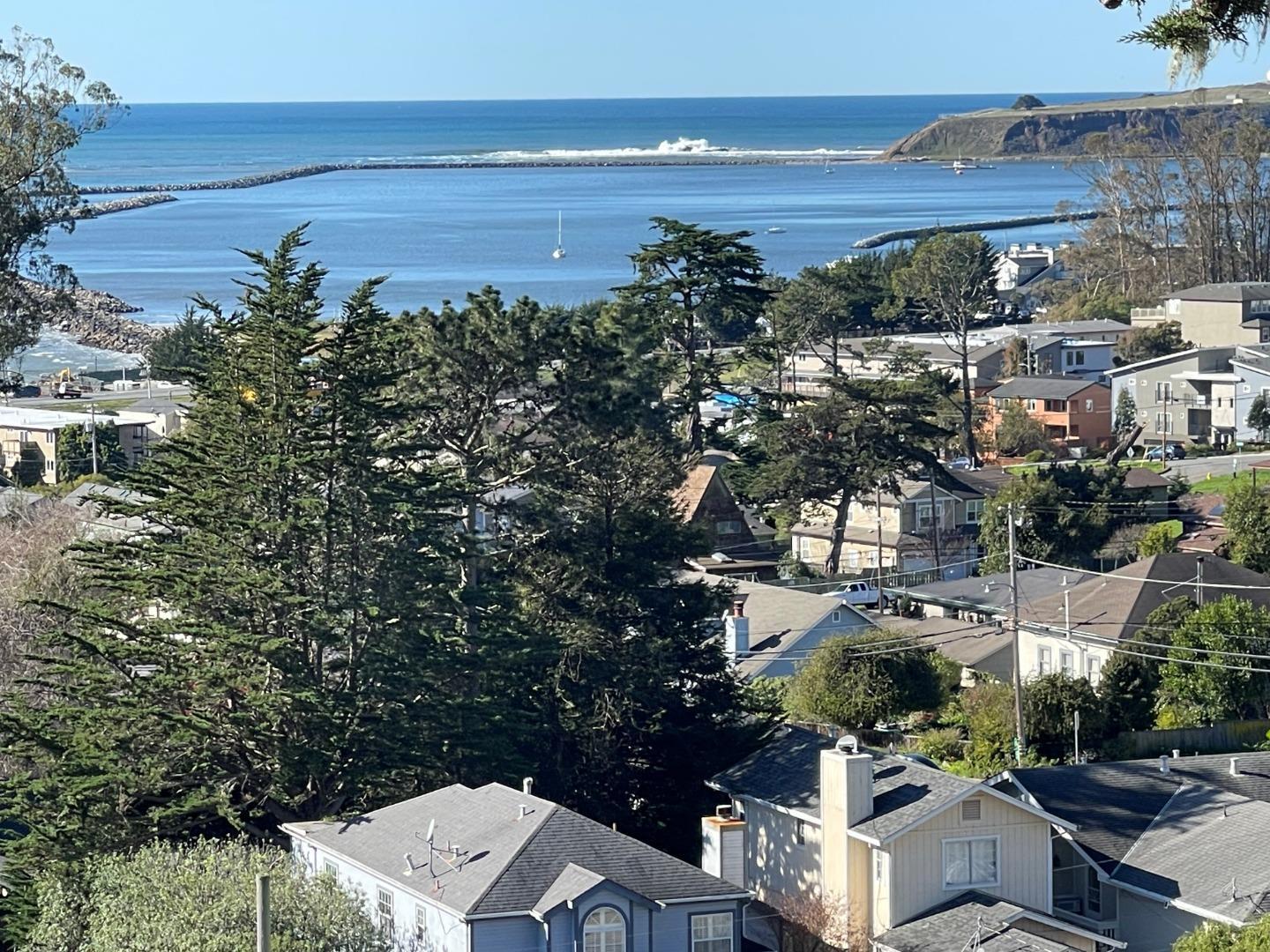 001 Columbus, El Granada, CA, 94018