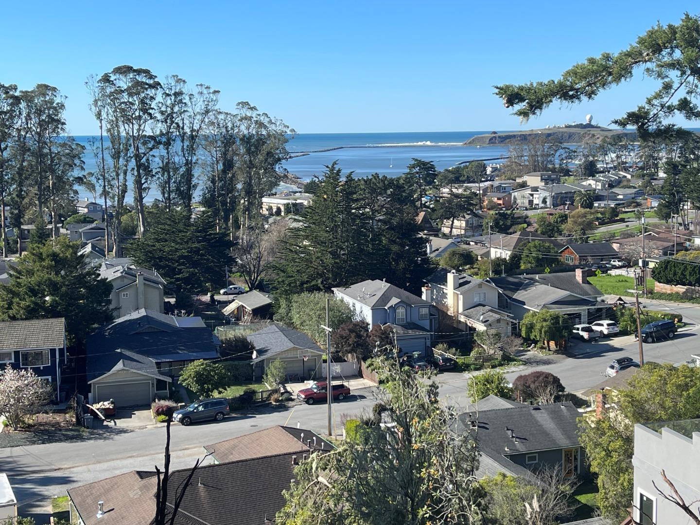 001 Columbus, El Granada, CA, 94018