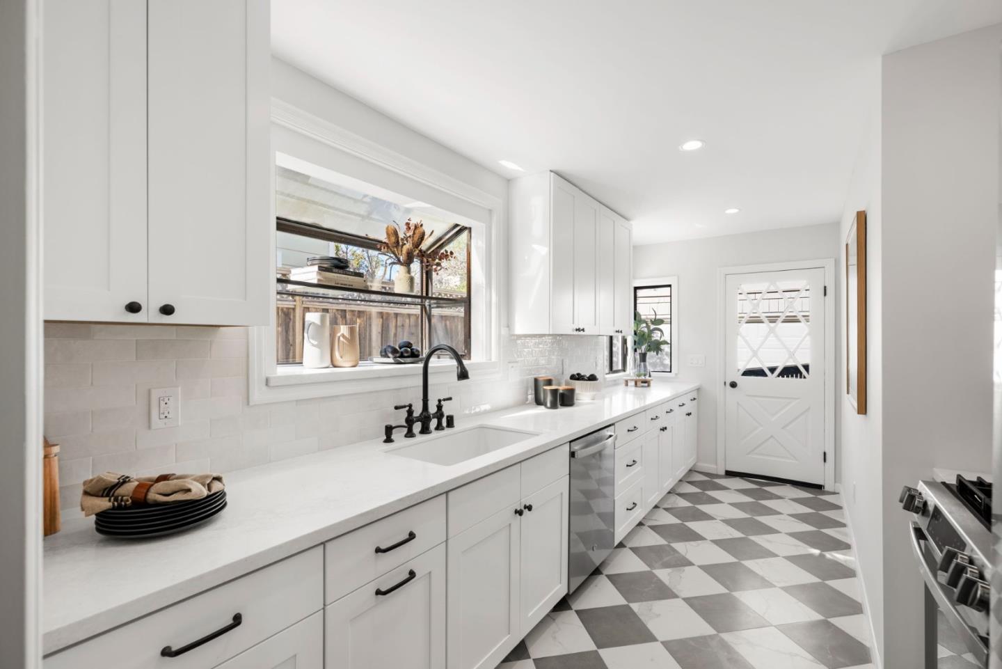 Detail Gallery Image 19 of 84 For 160 Cypress Ave, San Bruno,  CA 94066 - 3 Beds | 2/1 Baths