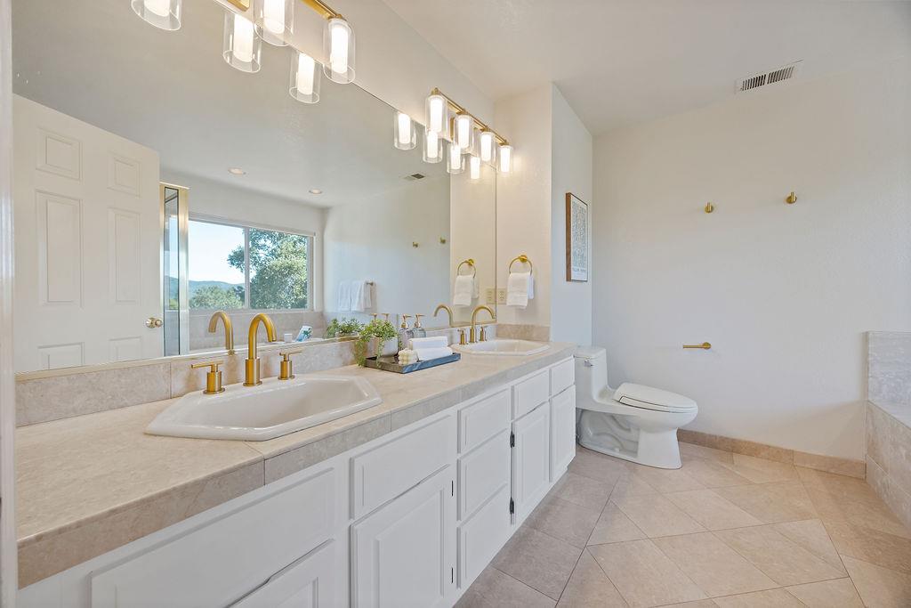 Detail Gallery Image 15 of 28 For 16 Niner Ct, Redwood City,  CA 94062 - 4 Beds | 3 Baths