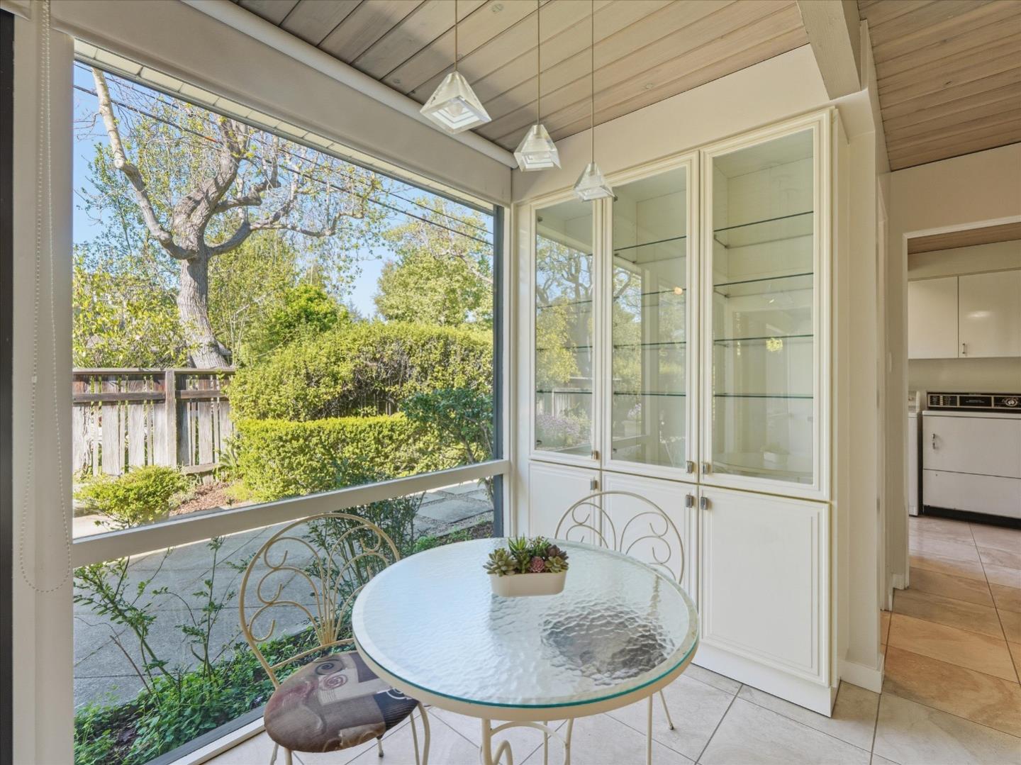 Detail Gallery Image 10 of 29 For 1121 Harriet St, Palo Alto,  CA 94301 - 4 Beds | 2/1 Baths