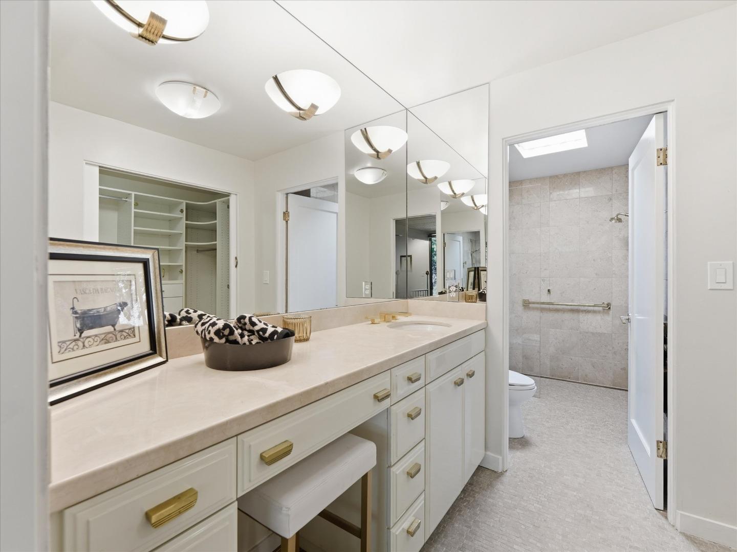 Detail Gallery Image 16 of 29 For 1121 Harriet St, Palo Alto,  CA 94301 - 4 Beds | 2/1 Baths