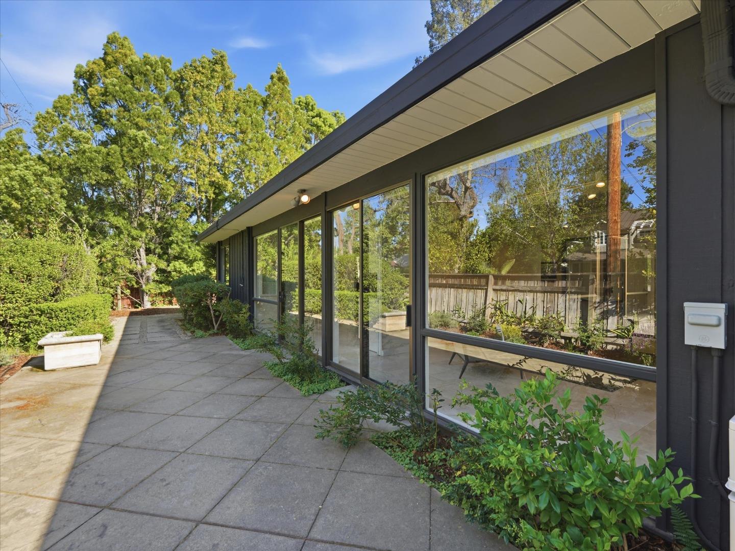 Detail Gallery Image 28 of 29 For 1121 Harriet St, Palo Alto,  CA 94301 - 4 Beds | 2/1 Baths