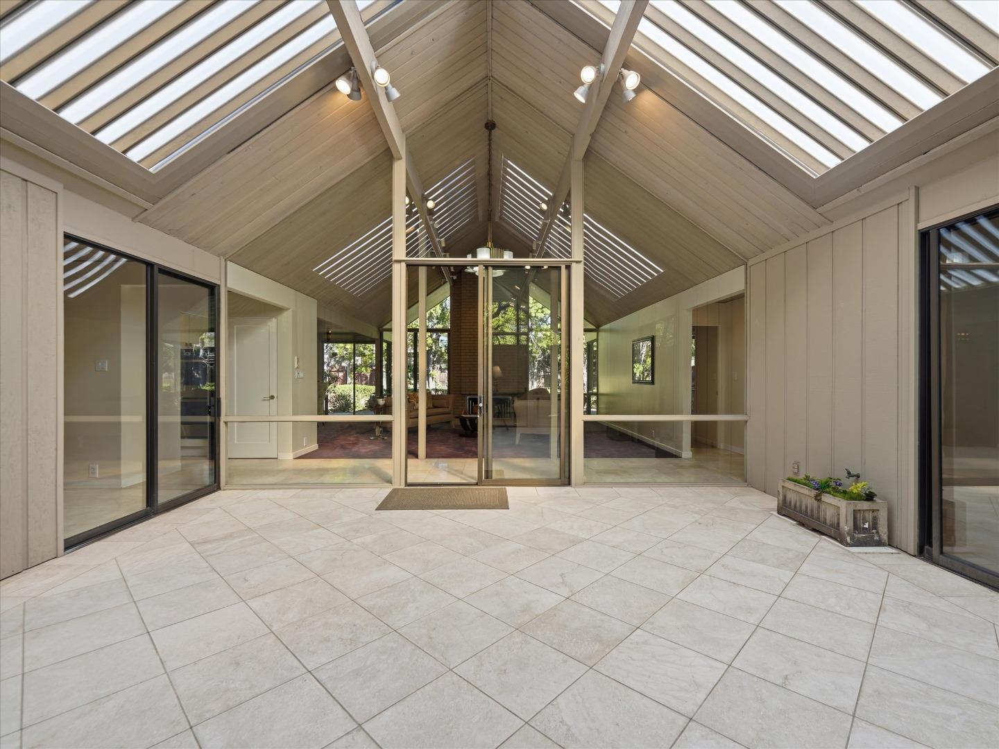 1121 HARRIET Street, Palo Alto, CA, 94301