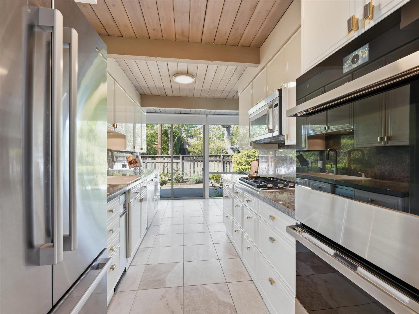 Detail Gallery Image 9 of 29 For 1121 Harriet St, Palo Alto,  CA 94301 - 4 Beds | 2/1 Baths