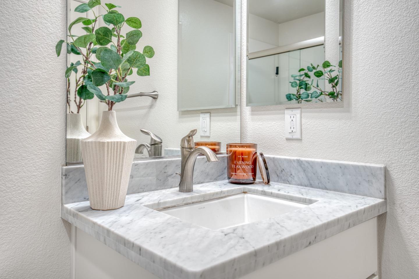 Detail Gallery Image 10 of 52 For 1027 Giacomo Ln #7,  San Jose,  CA 95131 - 4 Beds | 3/1 Baths