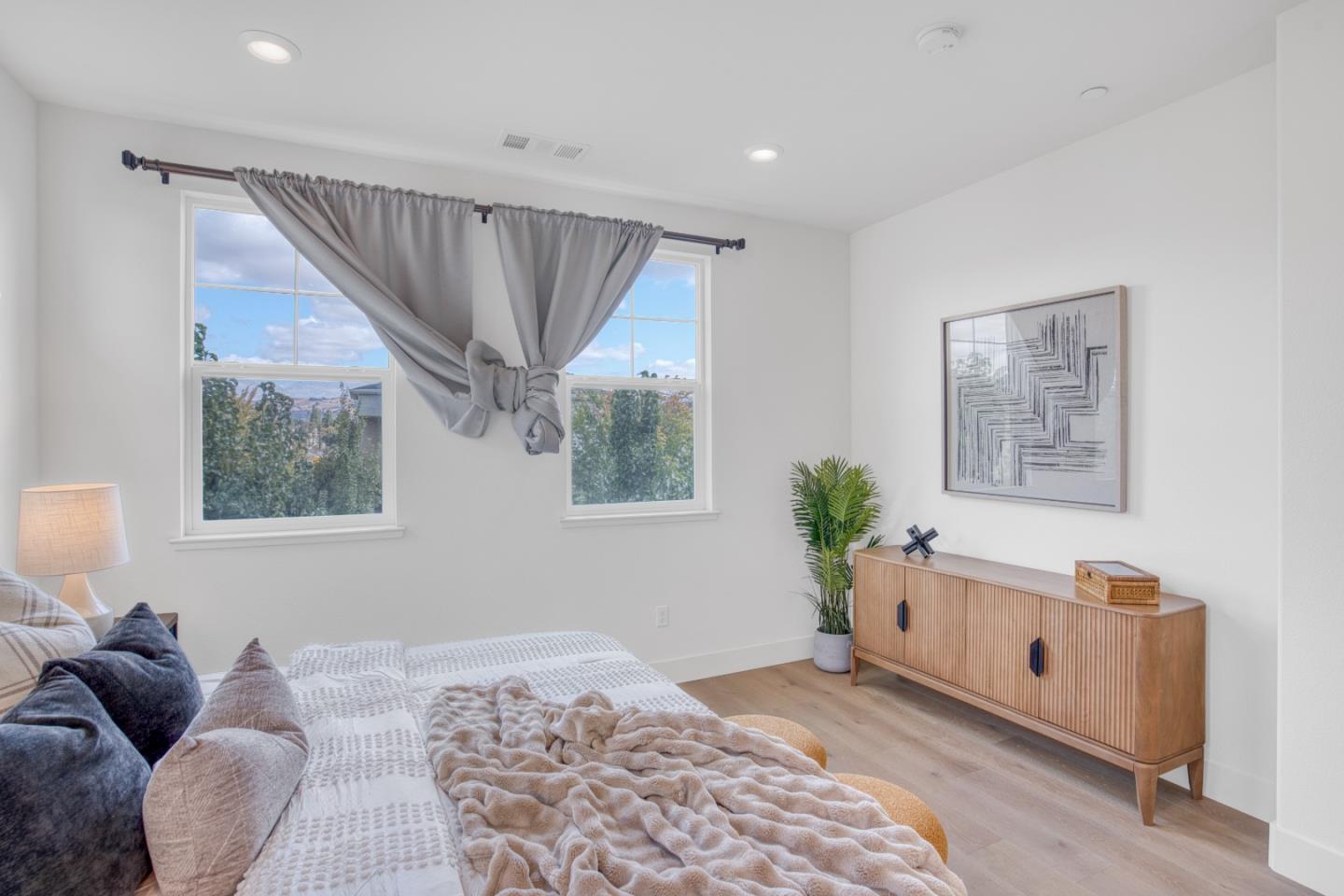 Detail Gallery Image 38 of 52 For 1027 Giacomo Ln #7,  San Jose,  CA 95131 - 4 Beds | 3/1 Baths