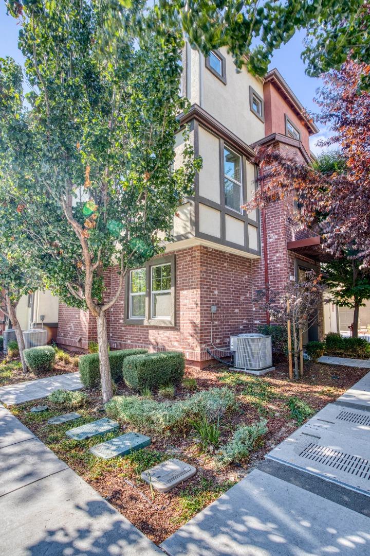 Detail Gallery Image 43 of 52 For 1027 Giacomo Ln #7,  San Jose,  CA 95131 - 4 Beds | 3/1 Baths