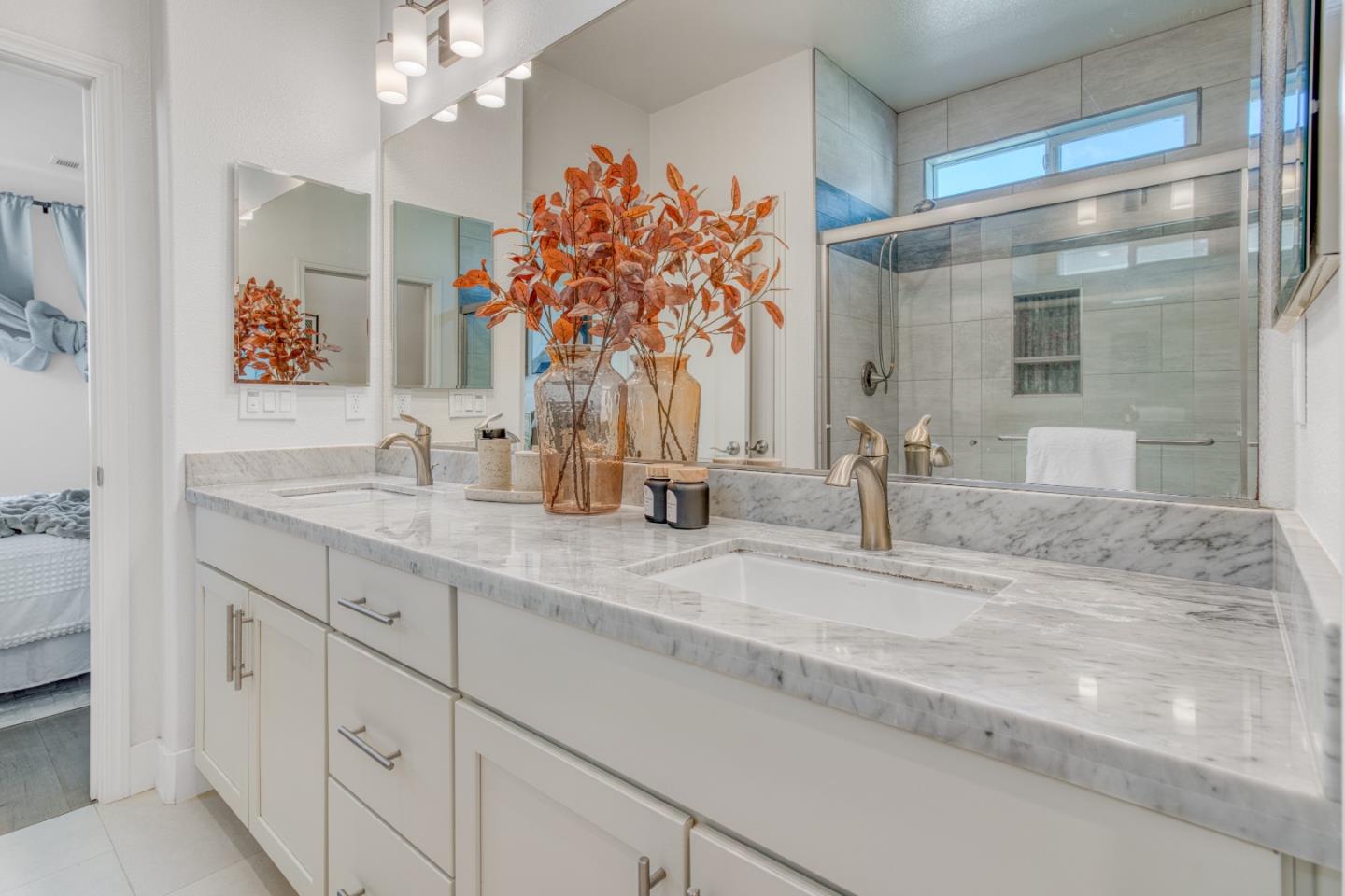 Detail Gallery Image 6 of 52 For 1027 Giacomo Ln #7,  San Jose,  CA 95131 - 4 Beds | 3/1 Baths