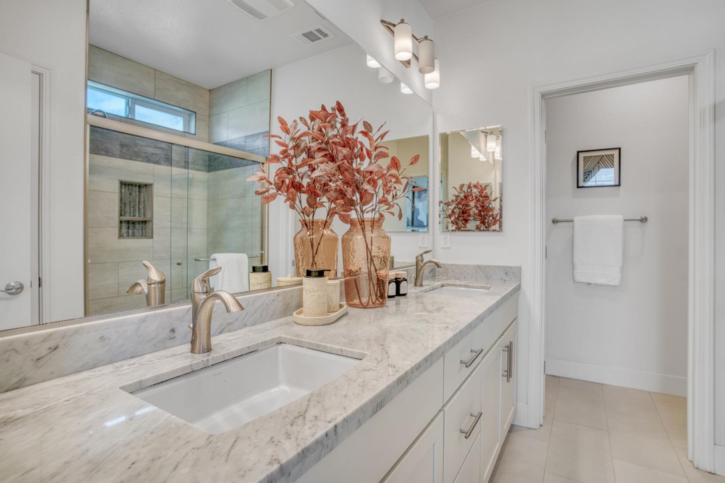 Detail Gallery Image 7 of 52 For 1027 Giacomo Ln #7,  San Jose,  CA 95131 - 4 Beds | 3/1 Baths