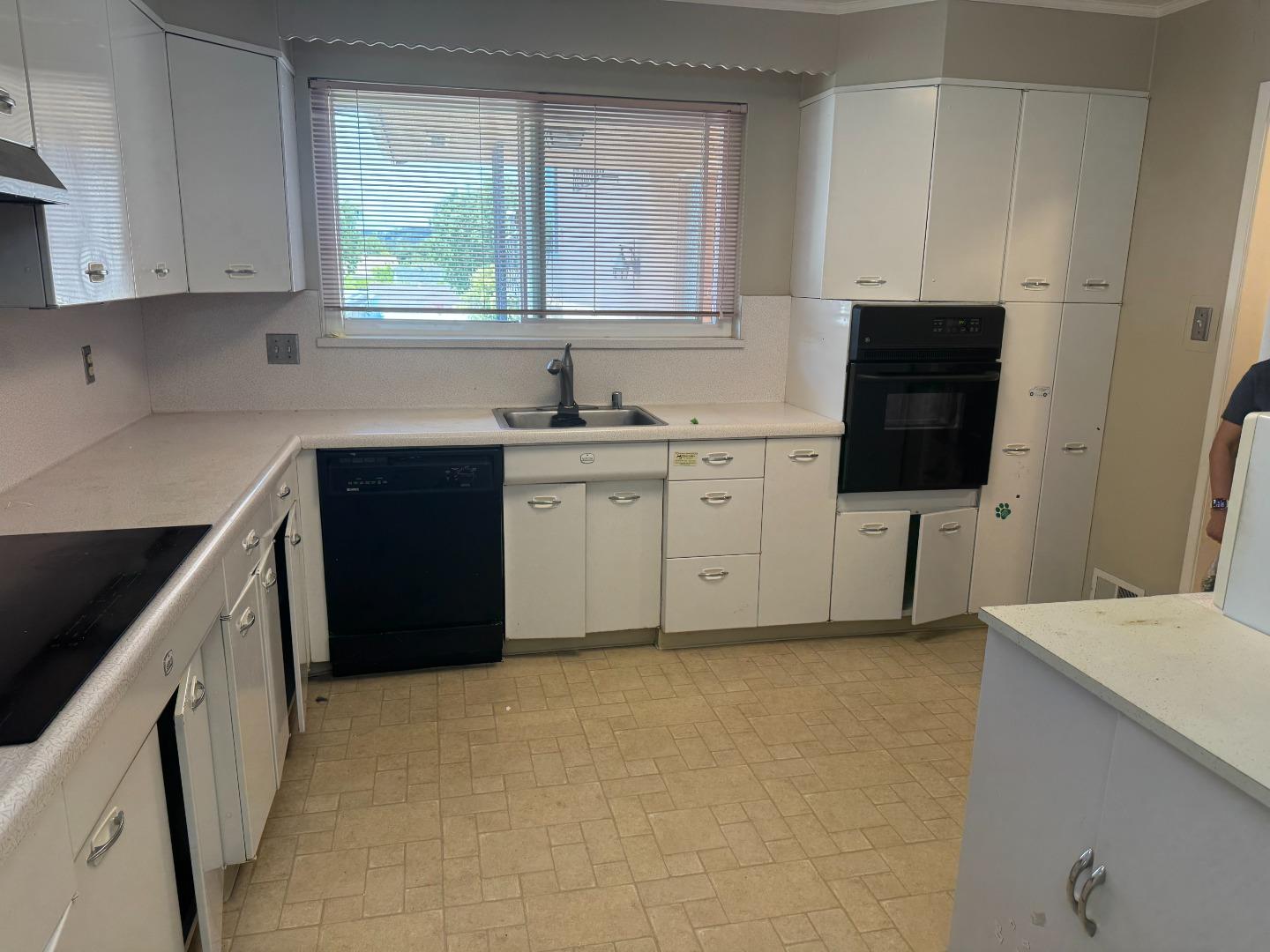 Detail Gallery Image 7 of 20 For 1768 Quesada Way #1768,  Burlingame,  CA 94010 - 2 Beds | 2/1 Baths