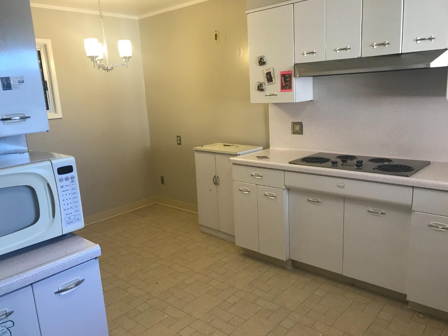 Detail Gallery Image 8 of 20 For 1768 Quesada Way #1768,  Burlingame,  CA 94010 - 2 Beds | 2/1 Baths